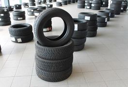 Vier banden VREDESTEIN WinTrack Extreme met maatvoering 215/60R16