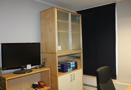Verrijdbare kantoorkast IKEA. Afmeting 85 43 cm. Hoogte 215 cm | HNVI veilingen